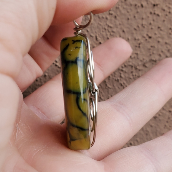 New Wrapped Black Yellow Dragon Veins Agate Pendant. - Picture 7 of 8